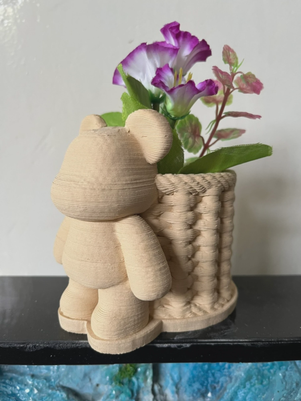 Thỏ và giỏ hoa, gốm không tráng men